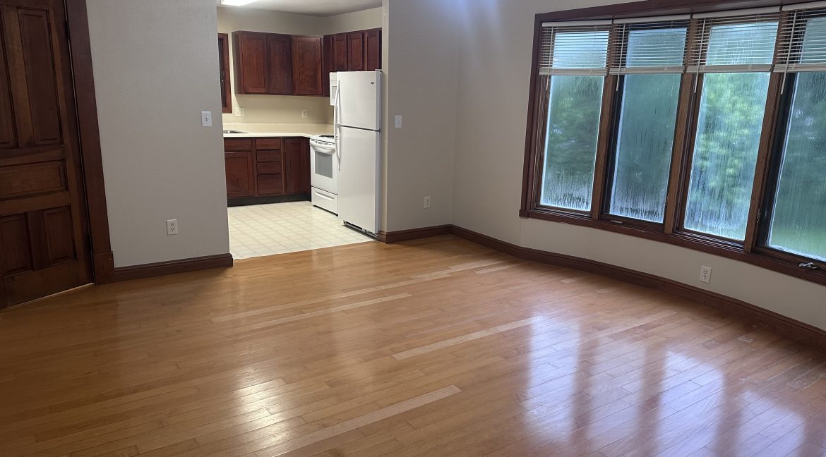1118.5 Prairie Du Chien Liv Rm 2 2025