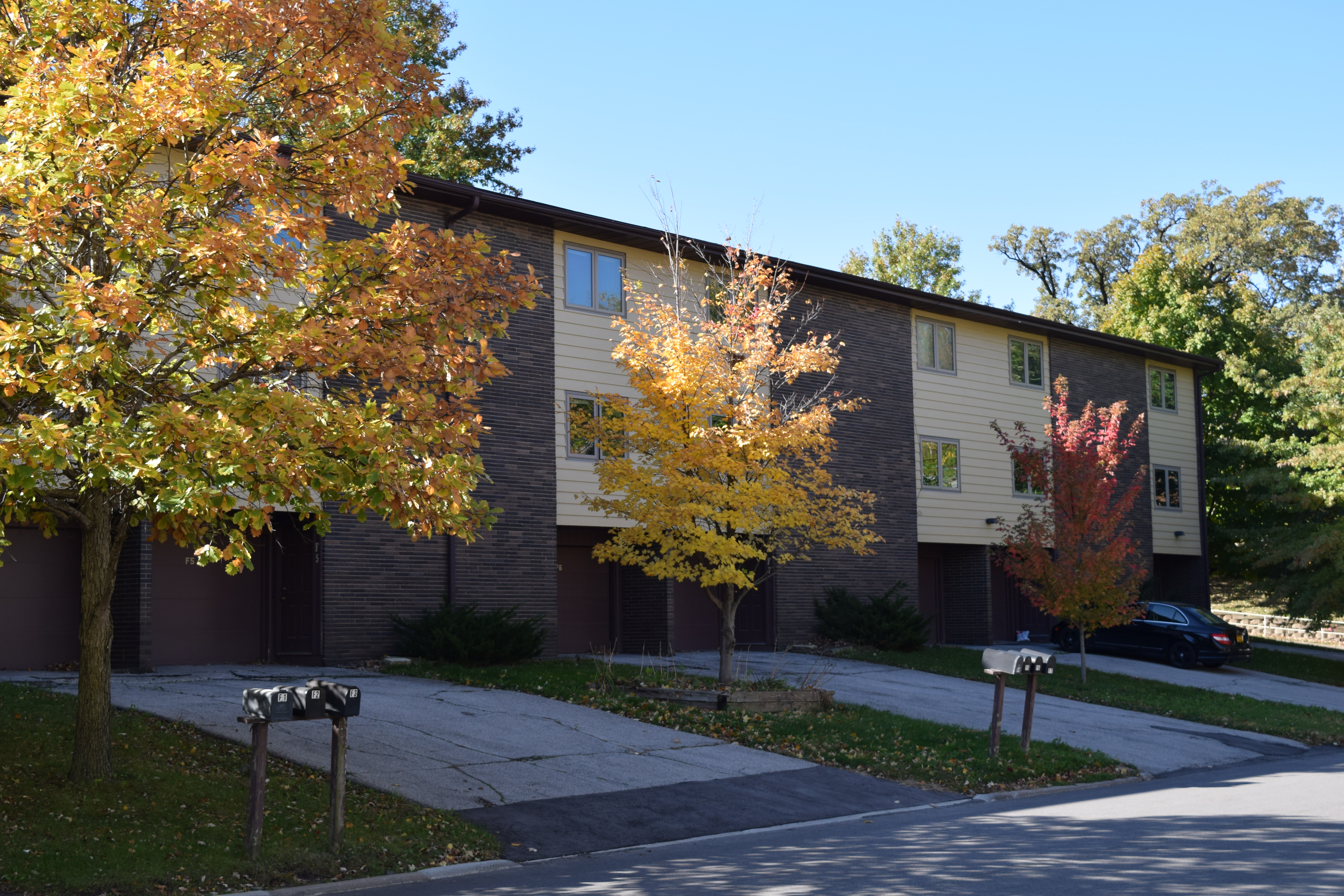 1015 Oakcrest St. #F2, F3, F4, F8, F10 – 2 Bedrooms Available AUGUST 2023
