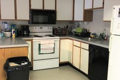 kitchen_624-clinton-1_iowa-cit_j-and-j-apartments