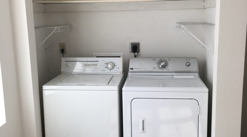 washer-dryer_113-prentiss-street_iowa-city_j-and-j-apartments
