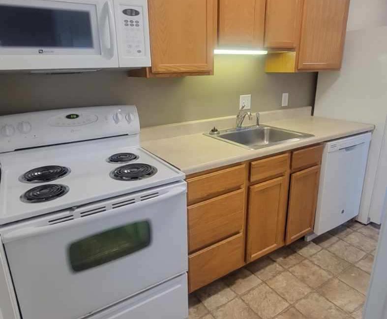 902-12 Kitchen 2