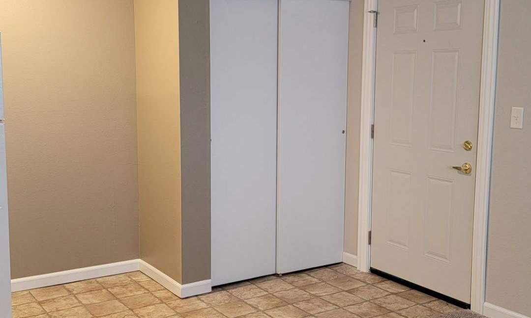 902-12 LR-Kitchen